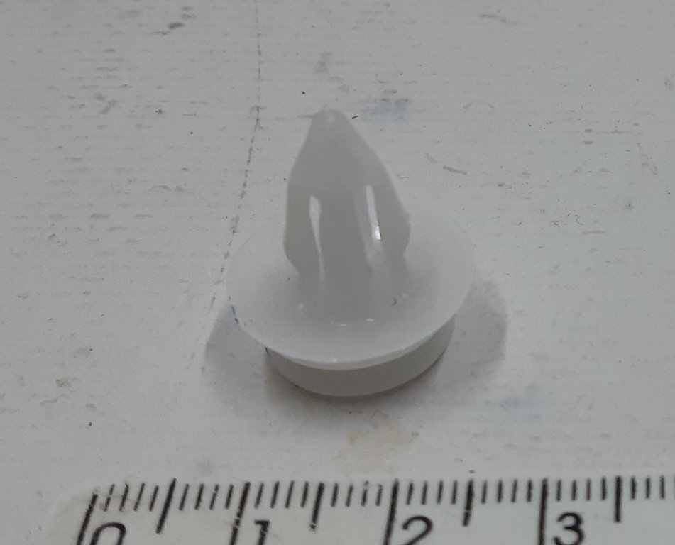16 Mounting clip 1.7 TO 3MM PANEL WITH 7MM HOLE Tesla model X, S 1016078-00-A